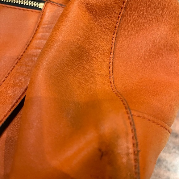 Chloe Leather Madeleine
😍Beautiful doesn't even begin to describe this bag😍 - Picture 7 of 10